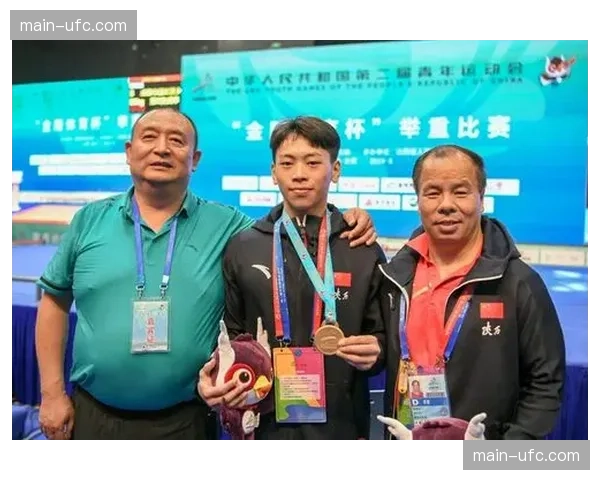 基层教练员故事：三十年如一日培养举重苗子