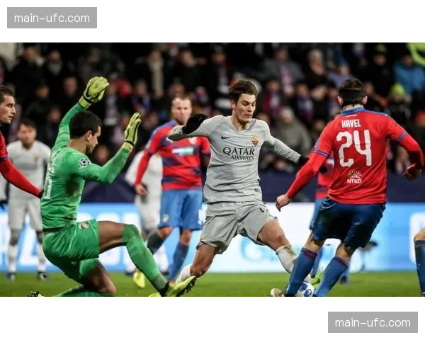 欧联杯赛前，罗马在意甲对阵萨勒尼塔纳的比赛中轮换七名主力